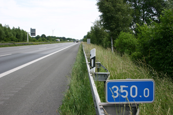 A2 Autobahn Kilometerstein Berliner Bär Gütersloh 9
