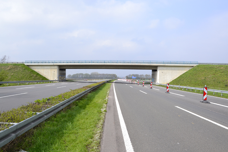 A3 Autobahn Emmerich-Ost Anschlußstelle Oberhausen Vollsperrung leere Autobahn 75