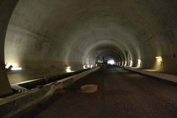 A44 Autobahntunnel in Bau Nordröhre Tunnelbau Brunnengalerie Brandbeständigkeit Faserbeton 61