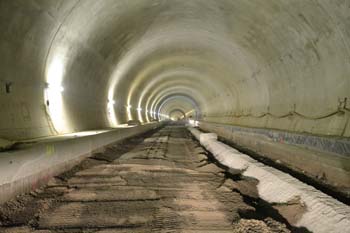 A44 Autobahntunnel in Bau Nordröhre Tunnelbau Brunnengalerie Brandbeständigkeit Faserbeton 79