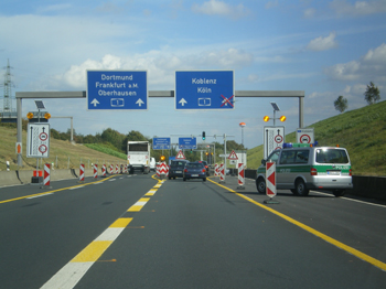 Autobahnbrücke A1 Rhein Köln Leverkusen Lkw-Schrankenanlage 174