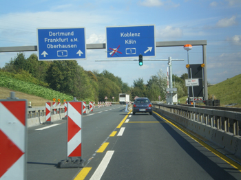Autobahnbrücke A1 Rhein Köln Leverkusen Lkw-Schrankenanlage 178