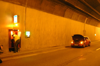 Autobahntunnel A 8 Lämmerbuckel funktionaler Tunneltest Panne Notruf 99