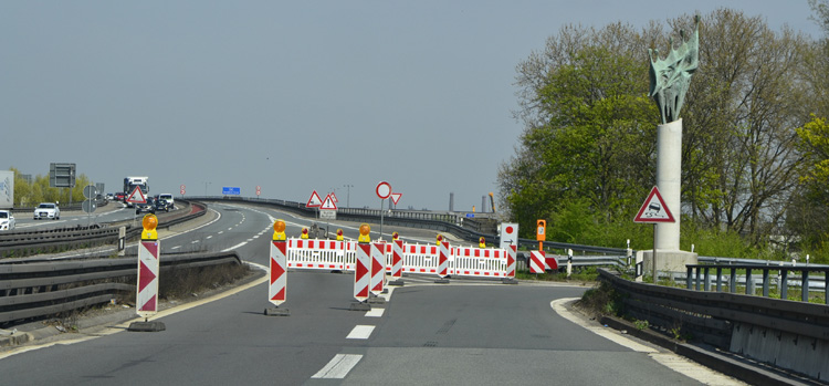 Bundesautobahn A59 Duisburg Meiderich Brand Berliner Brücke Schaden Sperrung 06