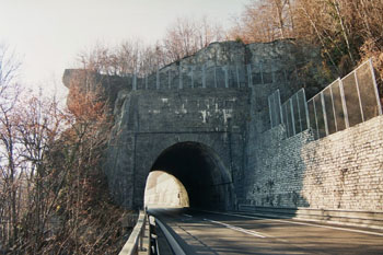 Bundesautobahn Drackensteiner Hang Albabstieg Nasenfelstunnel A 8 Autobahntunnel 03