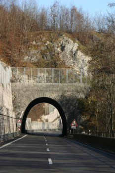 Bundesautobahn Drackensteiner Hang Albabstieg Nasenfelstunnel A 8 Autobahntunnel 60