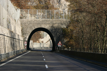 Bundesautobahn Drackensteiner Hang Albabstieg Nasenfelstunnel A 8 Autobahntunnel 64