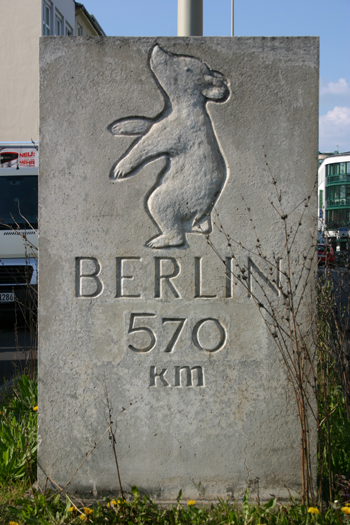 Kilometerstein Berliner Bär Bonn