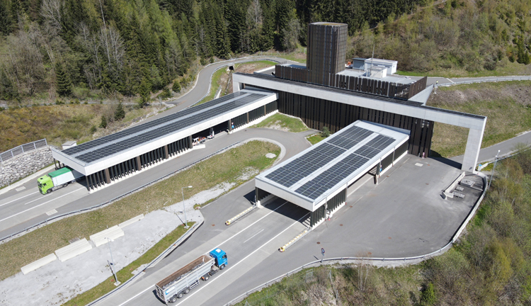 Photovoltaik-Anlage Portal Bosrucktunnels grüner Strom Autobahn Österreich ASFINAG 